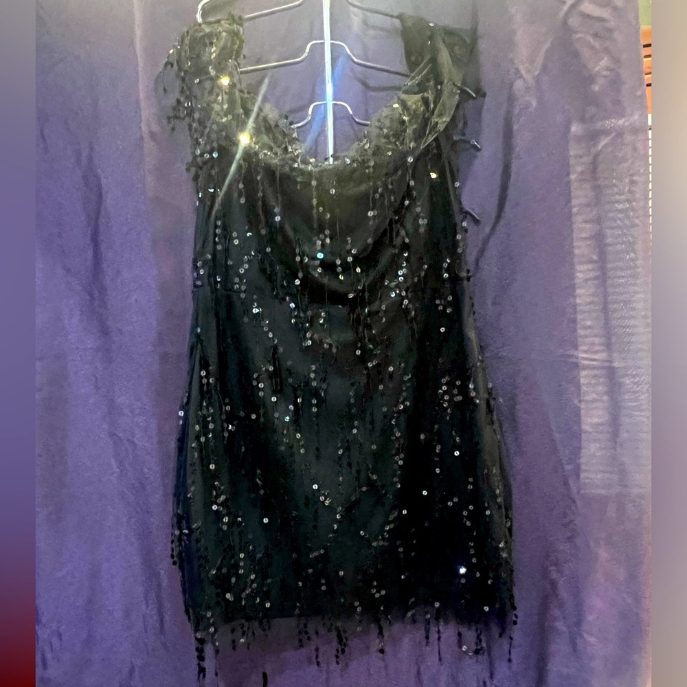 Black sequence of the shoulder dress(southern fried chics)